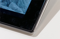 画像ギャラリー No.027のサムネイル画像 / 三辺狭額縁デザインが魅力のAQUOS ZETAやXperia Z2 Tabletをじっくりチェック。NTTドコモ2014夏モデルスマートフォンテストレポート（後編）