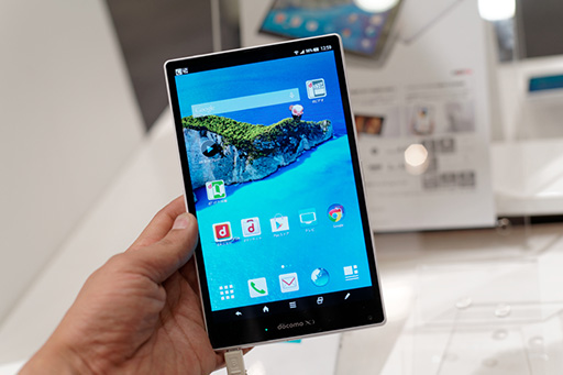 画像ギャラリー No.030のサムネイル画像 / 三辺狭額縁デザインが魅力のAQUOS ZETAやXperia Z2 Tabletをじっくりチェック。NTTドコモ2014夏モデルスマートフォンテストレポート（後編）
