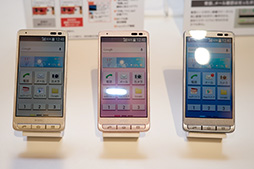 画像ギャラリー No.036のサムネイル画像 / KDDI 2015年春モデルスマートフォン3製品テストレポート。コンパクトで使い勝手重視の製品はどの程度の性能を備えるのか？