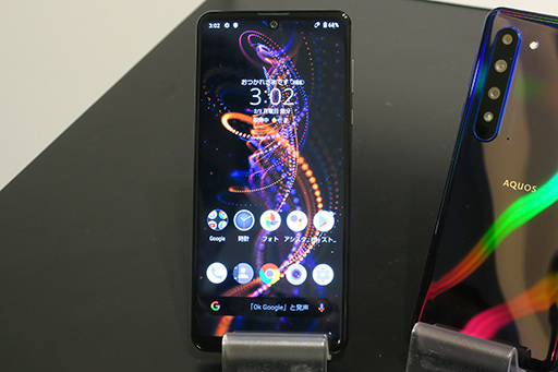 画像ギャラリー No.002のサムネイル画像 / シャープ，初の5G対応スマートフォン「AQUOS R5G」を今春発売。5G対応のモバイルルーターも同時に発表