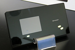 画像ギャラリー No.008のサムネイル画像 / シャープ，初の5G対応スマートフォン「AQUOS R5G」を今春発売。5G対応のモバイルルーターも同時に発表