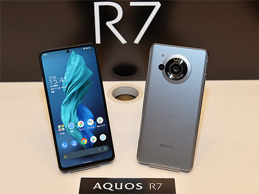 画像ギャラリー No.001のサムネイル画像 / 写真で見る「AQUOS R7」。カメラとディスプレイの2大強化ポイントをチェックする