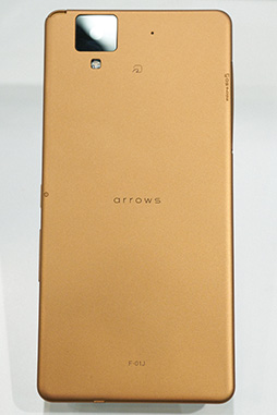 画像ギャラリー No.004のサムネイル画像 / NTTドコモ冬モデル「arrows NX」＆「V20 PRO」テストレポート。堅牢性重視のミドルクラスと高音質サウンドが魅力のハイエンド端末をチェック