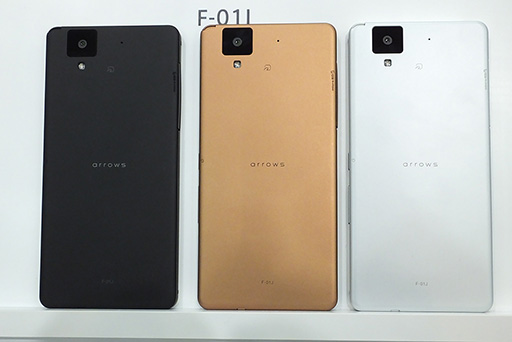 画像ギャラリー No.005のサムネイル画像 / NTTドコモ冬モデル「arrows NX」＆「V20 PRO」テストレポート。堅牢性重視のミドルクラスと高音質サウンドが魅力のハイエンド端末をチェック