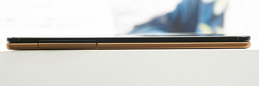 画像ギャラリー No.013のサムネイル画像 / NTTドコモ冬モデル「arrows NX」＆「V20 PRO」テストレポート。堅牢性重視のミドルクラスと高音質サウンドが魅力のハイエンド端末をチェック