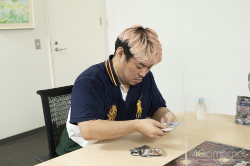 画像ギャラリー No.012のサムネイル画像 / 【PR】はじめての「カードファイト!! ヴァンガード」第1回：ダンちゃんこと男色ディーノ選手，声優の森嶋秀太さんにゲームの遊び方を学ぶ