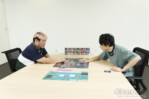 画像ギャラリー No.018のサムネイル画像 / 【PR】はじめての「カードファイト!! ヴァンガード」第1回：ダンちゃんこと男色ディーノ選手，声優の森嶋秀太さんにゲームの遊び方を学ぶ