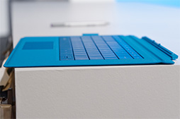 画像ギャラリー No.021のサムネイル画像 / 「Surface Pro 3」テストレポート。アスペクト比3：2の液晶パネルを搭載する第3世代SurfaceはWindowsタブレットとして洗練されたものに
