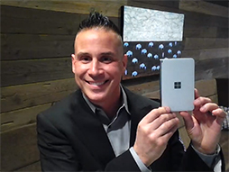 画像ギャラリー No.002のサムネイル画像 / 2画面に最適化したゲームも登場？ Microsoftの2画面スマホ「Surface Duo 2」