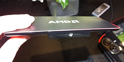 画像ギャラリー No.003のサムネイル画像 / ［CES 2014］これからのデスクトップPCは「テレビの上に置く」のがトレンド？ AMD，大型スマホサイズの超小型デスクトップPCを披露