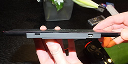 画像ギャラリー No.004のサムネイル画像 / ［CES 2014］これからのデスクトップPCは「テレビの上に置く」のがトレンド？ AMD，大型スマホサイズの超小型デスクトップPCを披露