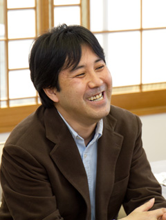 画像ギャラリー No.006のサムネイル画像 / 「Winning Post 8」は，血統に加えて人と馬の“縁”を描く。シリーズ20周年の集大成となるナンバリングタイトルが掲げる「血統のロマン」について，プロデューサーに聞いてみた