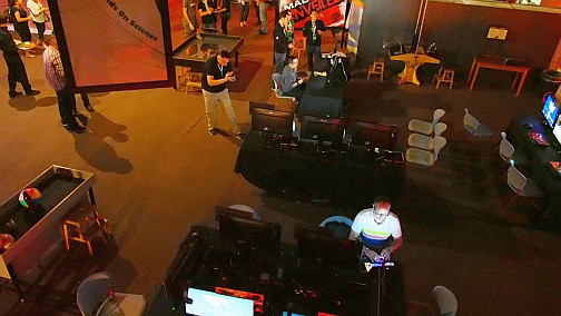 画像ギャラリー No.004のサムネイル画像 / これが本場アメリカの「MAD CATZ UNVEILED」。現地でのフォトレポートと「Divekick」開発者ミニインタビューを合わせてお届け