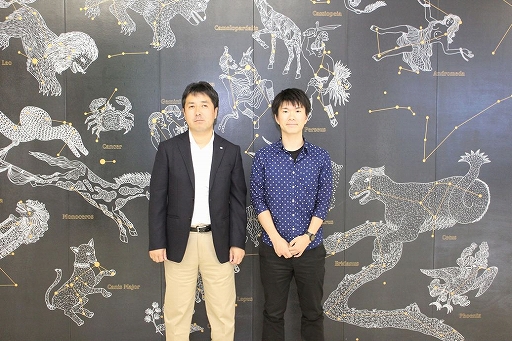 画像ギャラリー No.001のサムネイル画像 / 北海道ツアーで数々の名馬を鑑賞した競馬ゲームPR大使と，6周年を迎える「100万人のWinning Post」のプロデューサー・山口英久氏にインタビュー