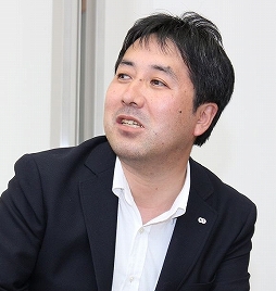 画像ギャラリー No.002のサムネイル画像 / 北海道ツアーで数々の名馬を鑑賞した競馬ゲームPR大使と，6周年を迎える「100万人のWinning Post」のプロデューサー・山口英久氏にインタビュー