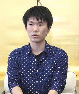 画像ギャラリー No.003のサムネイル画像 / 北海道ツアーで数々の名馬を鑑賞した競馬ゲームPR大使と，6周年を迎える「100万人のWinning Post」のプロデューサー・山口英久氏にインタビュー