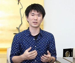 画像ギャラリー No.004のサムネイル画像 / 北海道ツアーで数々の名馬を鑑賞した競馬ゲームPR大使と，6周年を迎える「100万人のWinning Post」のプロデューサー・山口英久氏にインタビュー