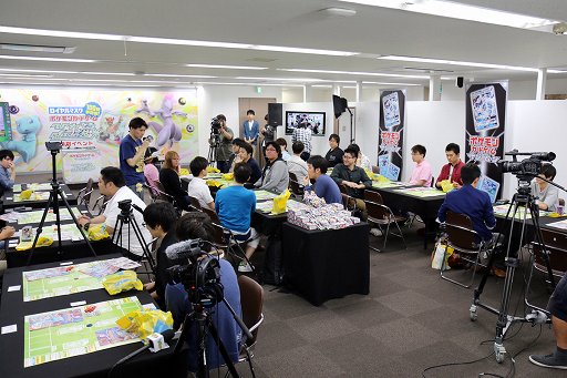 画像ギャラリー No.001のサムネイル画像 / 将棋の糸谷八段がポケモンマスターに！　「ポケモンカードゲーム」新セット「ひかる伝説」先行体験会レポート