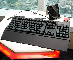 画像ギャラリー No.014のサムネイル画像 / ［COMPUTEX］13.9インチで3K，GTX 870M＆デュアルM.2搭載，そして重量1.87kg。GIGABYTEの新しいゲーマー向けノートPCがなかなか面白い