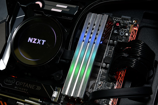 画像ギャラリー No.009のサムネイル画像 / ［COMPUTEX］GIGABYTEがゲーマー向けメモリモジュール市場に参入。まさかの“光るダミー”付き