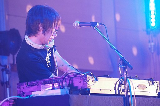 画像ギャラリー No.012のサムネイル画像 / maimai収録楽曲のアーティストが熱唱！　6時間のライブで燃えあがった「maimai LIVE 2014 洗濯祭〜」をレポート
