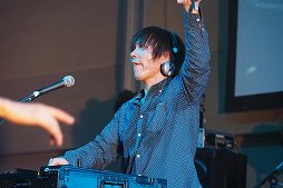 画像ギャラリー No.014のサムネイル画像 / maimai収録楽曲のアーティストが熱唱！　6時間のライブで燃えあがった「maimai LIVE 2014 洗濯祭〜」をレポート