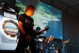 画像ギャラリー No.023のサムネイル画像 / maimai収録楽曲のアーティストが熱唱！　6時間のライブで燃えあがった「maimai LIVE 2014 洗濯祭〜」をレポート