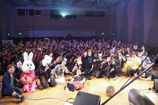 画像ギャラリー No.028のサムネイル画像 / maimai収録楽曲のアーティストが熱唱！　6時間のライブで燃えあがった「maimai LIVE 2014 洗濯祭〜」をレポート