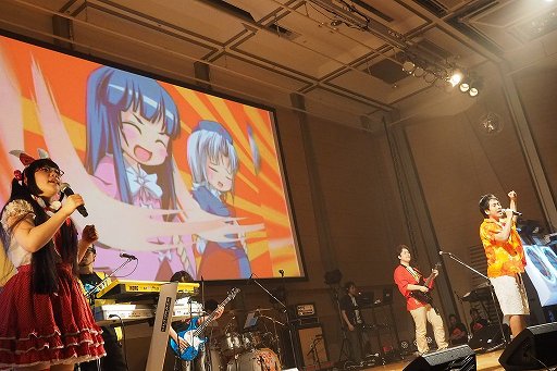 画像ギャラリー No.038のサムネイル画像 / maimai収録楽曲のアーティストが熱唱！　6時間のライブで燃えあがった「maimai LIVE 2014 洗濯祭〜」をレポート