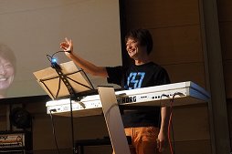画像ギャラリー No.047のサムネイル画像 / maimai収録楽曲のアーティストが熱唱！　6時間のライブで燃えあがった「maimai LIVE 2014 洗濯祭〜」をレポート