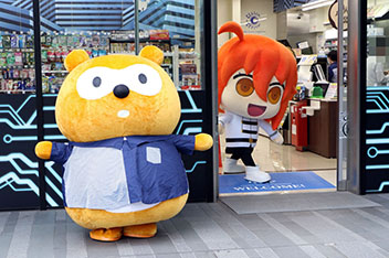 画像ギャラリー No.003のサムネイル画像 / 特異店Lが秋葉原に出現！　「Fate/Grand Order」ローソンコラボ店舗をフォトレポート。マシュの「先輩」が聞けるのはここだけ