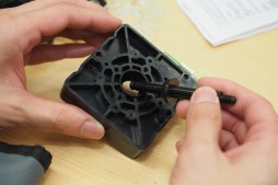 画像ギャラリー No.006のサムネイル画像 / 「隼」レバーはなぜ斜め上に入りにくいのか。HORI「ファイティングエッジ」開発陣とプロゲーマー・sako氏に聞く，アーケードスティックの最前線