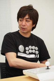 画像ギャラリー No.012のサムネイル画像 / 「隼」レバーはなぜ斜め上に入りにくいのか。HORI「ファイティングエッジ」開発陣とプロゲーマー・sako氏に聞く，アーケードスティックの最前線