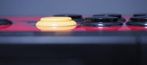 画像ギャラリー No.020のサムネイル画像 / 「隼」レバーはなぜ斜め上に入りにくいのか。HORI「ファイティングエッジ」開発陣とプロゲーマー・sako氏に聞く，アーケードスティックの最前線
