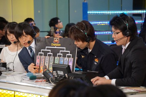 画像ギャラリー No.004のサムネイル画像 / 14歳の中学生と2D神マゴの熱い戦い。フジテレビの新e-Sports番組「いいすぽ！」内で行われた，第1回「ストリートファイターV」大会レポート