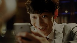 画像ギャラリー No.008のサムネイル画像 / 「MOBIUS FF」，「FF XIII」とのコラボを岡田将生さんと宮川大輔さんが伝えるテレビCMを放送