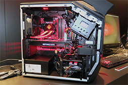 画像ギャラリー No.015のサムネイル画像 / 据え置き機としても使えるバックパック型PCなど，HPが2017年モデルのゲーマー向けPCを国内発表