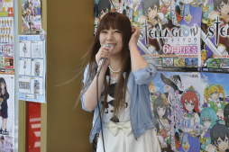 画像ギャラリー No.008のサムネイル画像 / 声優 榊原ゆいさんによるお渡し会も行われた「STELLA GLOW」（ステラ グロウ）発売記念抽選会の模様をレポート