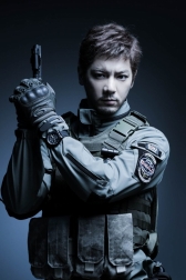 画像ギャラリー No.001のサムネイル画像 / 「BIOHAZARD THE STAGE」，千葉真一さんら出演者3人の舞台衣装姿を公開