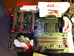 画像ギャラリー No.026のサムネイル画像 / 「Intel Z170」搭載のゲーマー向けマザーボードを各社が発表。高速化されたM.2スロットやUSB 3.1 Type-A＆Cポート搭載が標準に