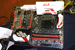 画像ギャラリー No.031のサムネイル画像 / 「Intel Z170」搭載のゲーマー向けマザーボードを各社が発表。高速化されたM.2スロットやUSB 3.1 Type-A＆Cポート搭載が標準に