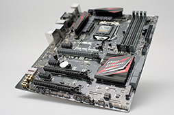 画像ギャラリー No.002のサムネイル画像 /  「Z170 PRO GAMING」を細かくチェック。2万円台半ばで買えるASUSのゲーマー向けマザーは新たな定番になるかも