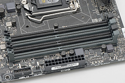 画像ギャラリー No.011のサムネイル画像 /  「Z170 PRO GAMING」を細かくチェック。2万円台半ばで買えるASUSのゲーマー向けマザーは新たな定番になるかも