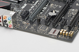 画像ギャラリー No.017のサムネイル画像 /  「Z170 PRO GAMING」を細かくチェック。2万円台半ばで買えるASUSのゲーマー向けマザーは新たな定番になるかも