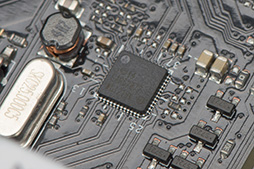 画像ギャラリー No.021のサムネイル画像 /  「Z170 PRO GAMING」を細かくチェック。2万円台半ばで買えるASUSのゲーマー向けマザーは新たな定番になるかも