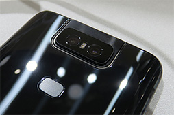 画像ギャラリー No.005のサムネイル画像 / ASUSの次期ハイエンドスマホ「ZenFone 6」は，前後に動くカメラ「Flip Camera」の搭載でノッチなし