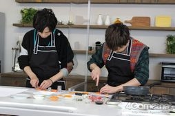 画像ギャラリー No.005のサムネイル画像 / 「あんスタ！！」配信番組「CAFE CINNAMON ニキズキッチン」第7回収録現場に潜入レポート。餅つき＆おもちピザに挑戦！