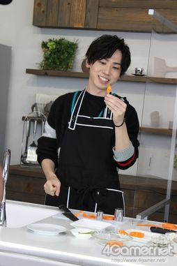 画像ギャラリー No.007のサムネイル画像 / 「あんスタ！！」配信番組「CAFE CINNAMON ニキズキッチン」第7回収録現場に潜入レポート。餅つき＆おもちピザに挑戦！
