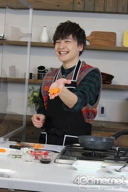 画像ギャラリー No.008のサムネイル画像 / 「あんスタ！！」配信番組「CAFE CINNAMON ニキズキッチン」第7回収録現場に潜入レポート。餅つき＆おもちピザに挑戦！