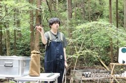 画像ギャラリー No.005のサムネイル画像 / 「あんスタ！！」配信番組「CAFE CINNAMON ニキズキッチン」第11回収録現場に潜入レポート。7珍味があんさんぶるしたシークカバブをつくる